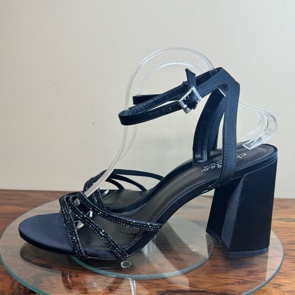 CHARLES DAVID Rheanna Heeled Sandal In Black - Picture 2 of 15